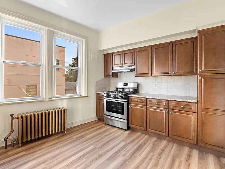731 Anderson Ave #2 — Photo 4