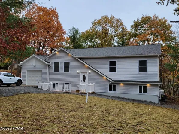 145 Ledgeview Dr, Hawley, PA 18428