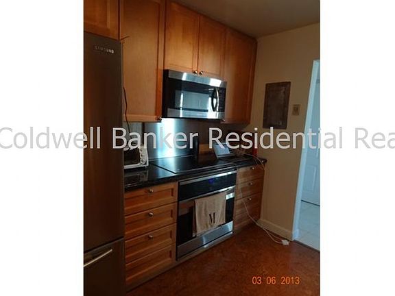 5th image of 1000 Parkview Dr APT 721