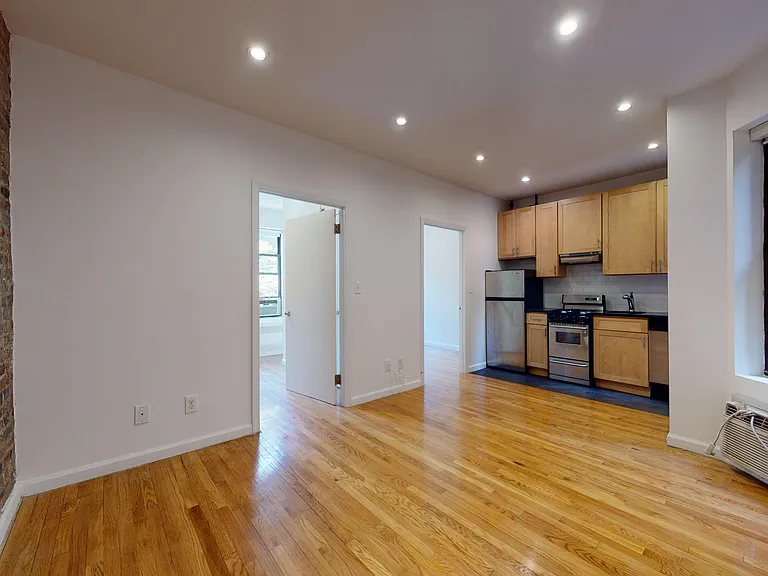 417 E 65th St #17 — Photo 4