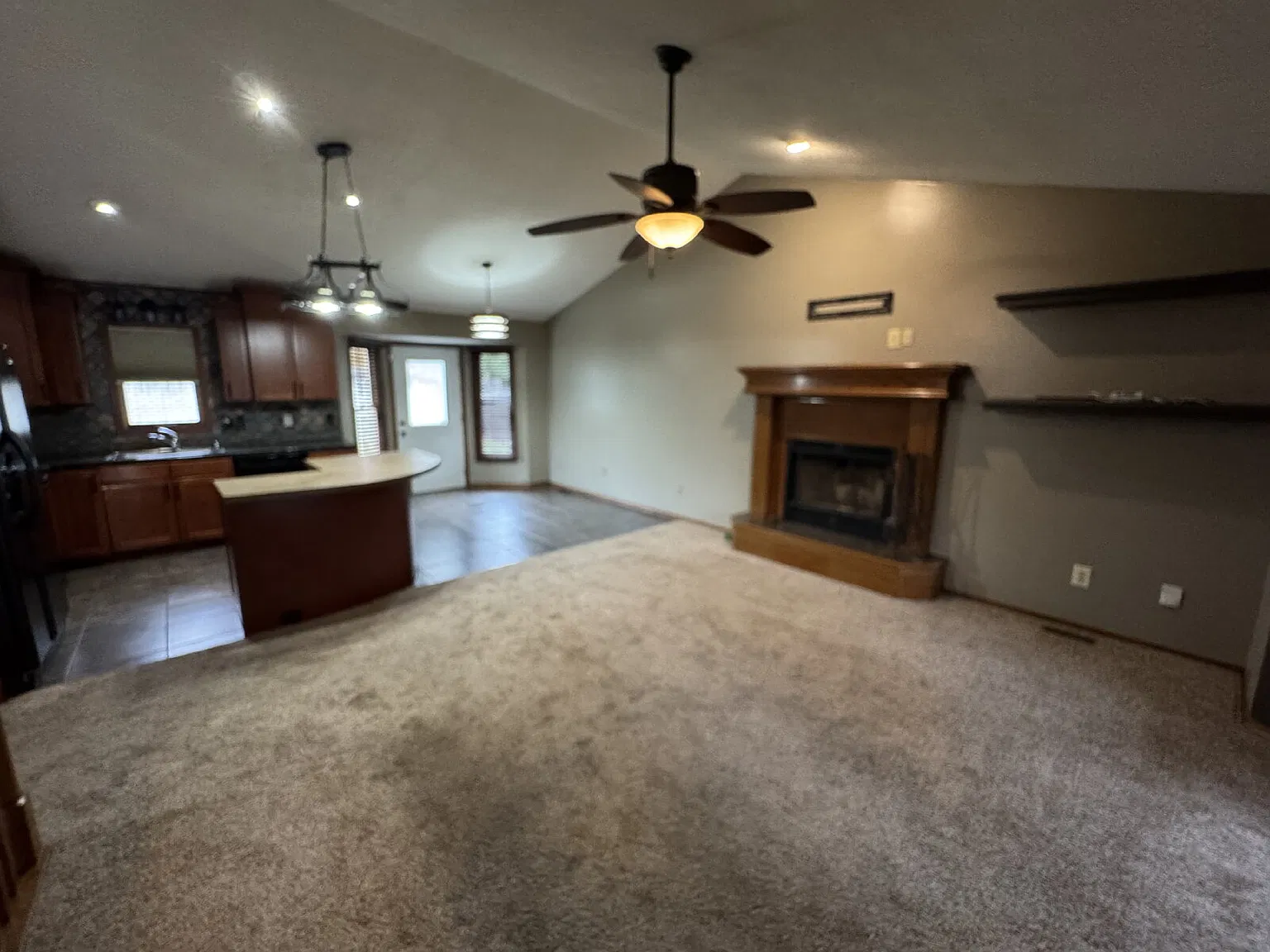 3 bed, 2.5 bath, 1950 sqft, $1,800 — Photo 4