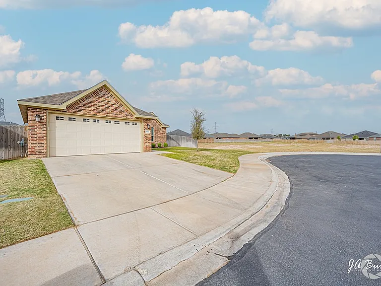6017 Aurora Way — Photo 2