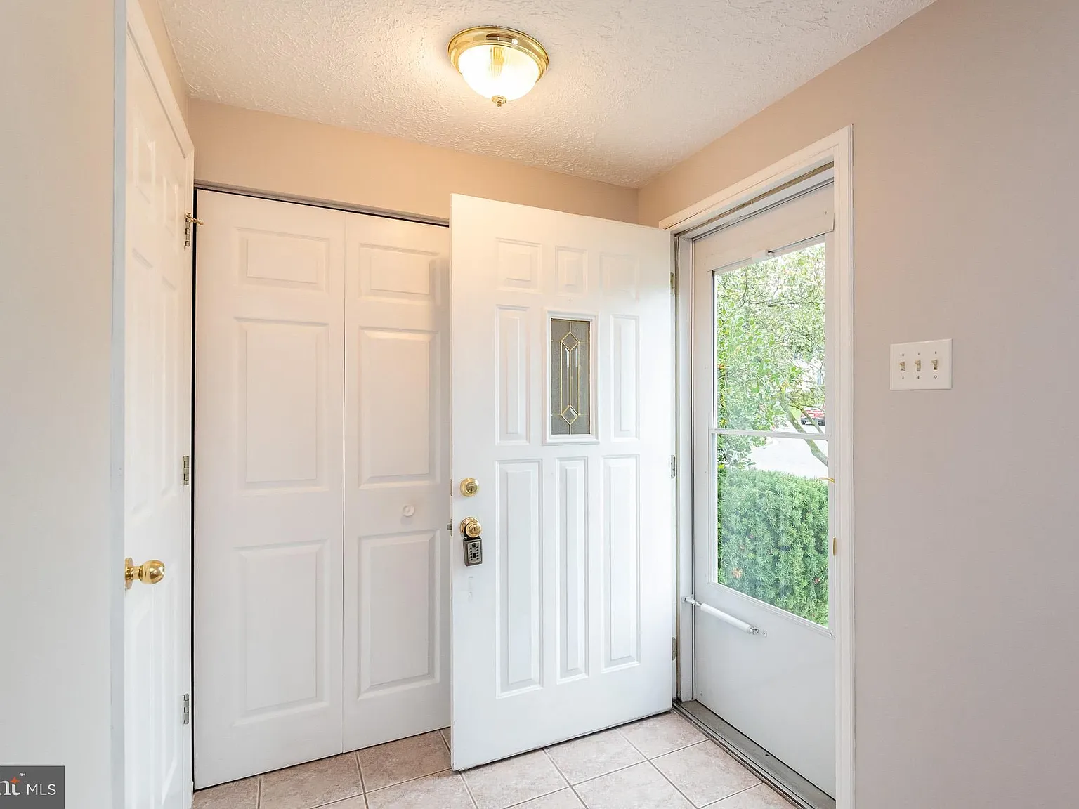 3 bed, 3.0 bath, 1440 sqft, $2,100 — Photo 3