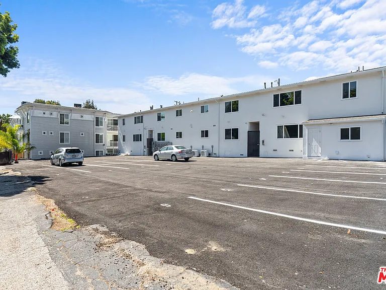 420 S Sepulveda Blvd #13 — Photo 22