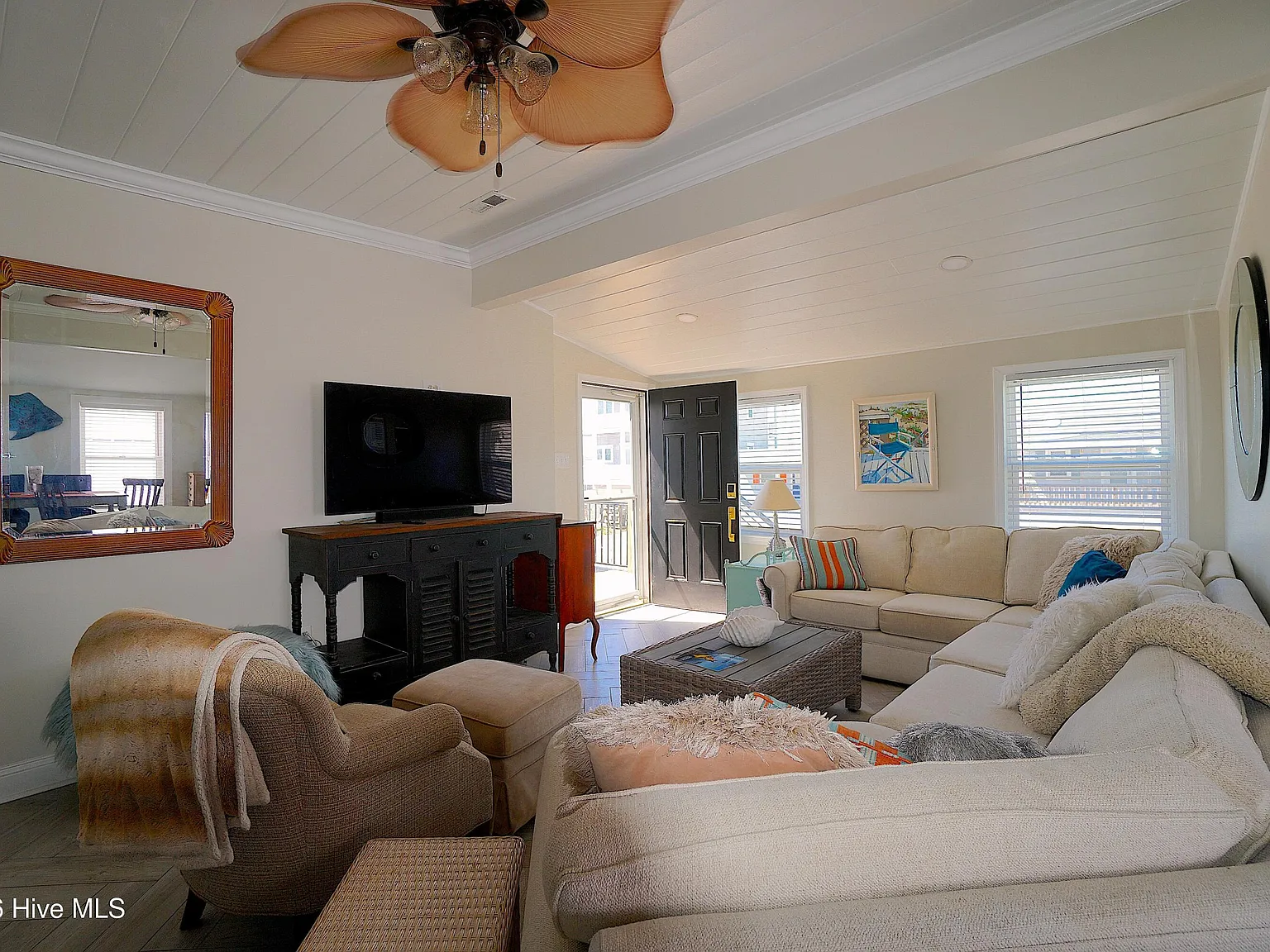 5 bed, 3.0 bath, 1817 sqft, $2,500 — Photo 3