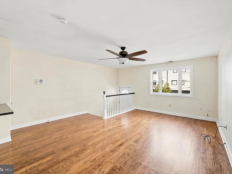 1215 Crease St — Photo 7