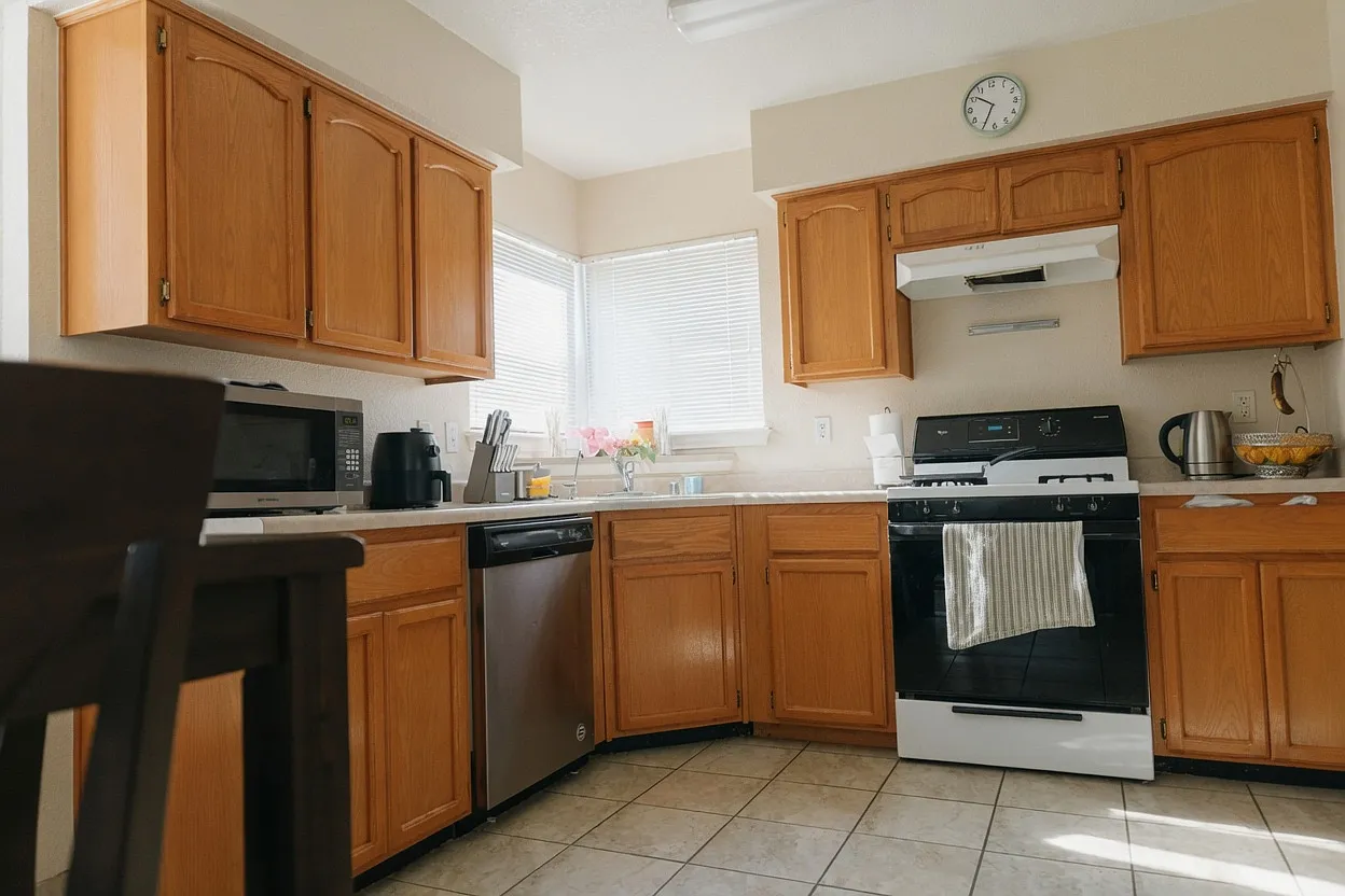 3 bed, 2.5 bath, 1616 sqft, $2,100 — Photo 4