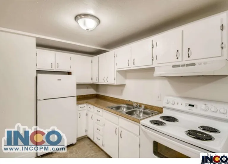 5560 S Sherman St #4 — Photo 2