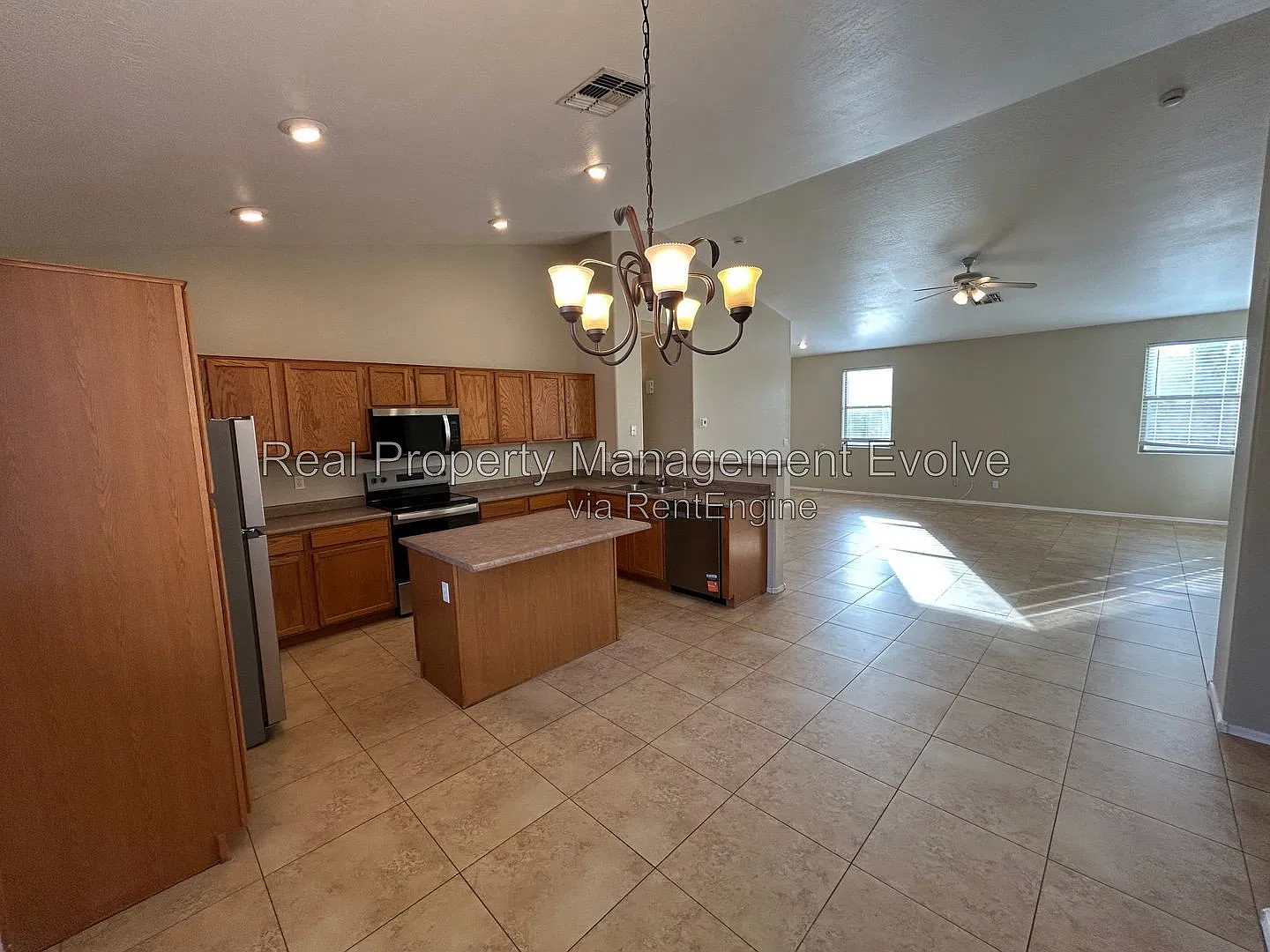 4 bed, 2.0 bath, 1691 sqft, $2,100 — Photo 3