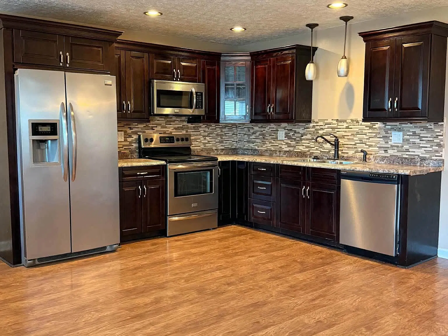2 bed, 1100 sqft, $1,000 — Photo 4