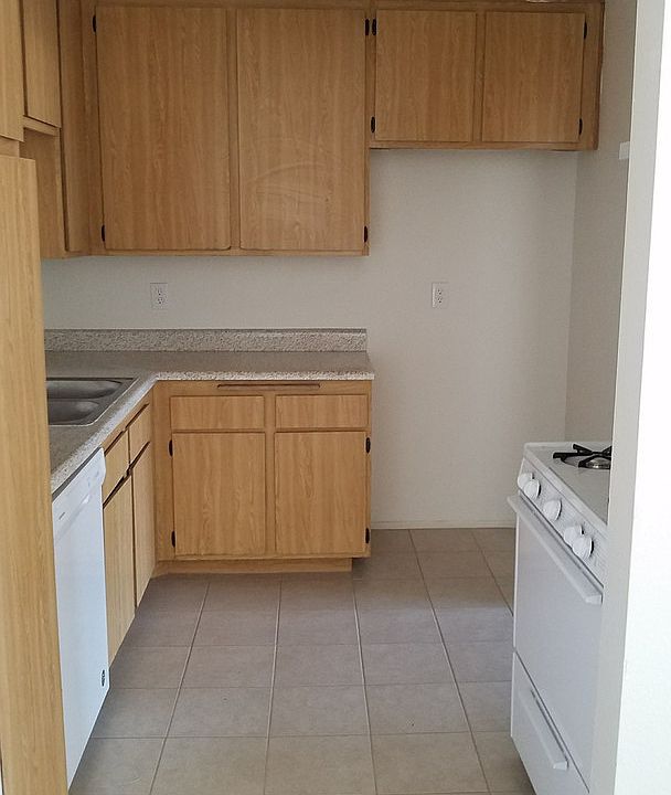 2nd image of 3195 Columbia Ave