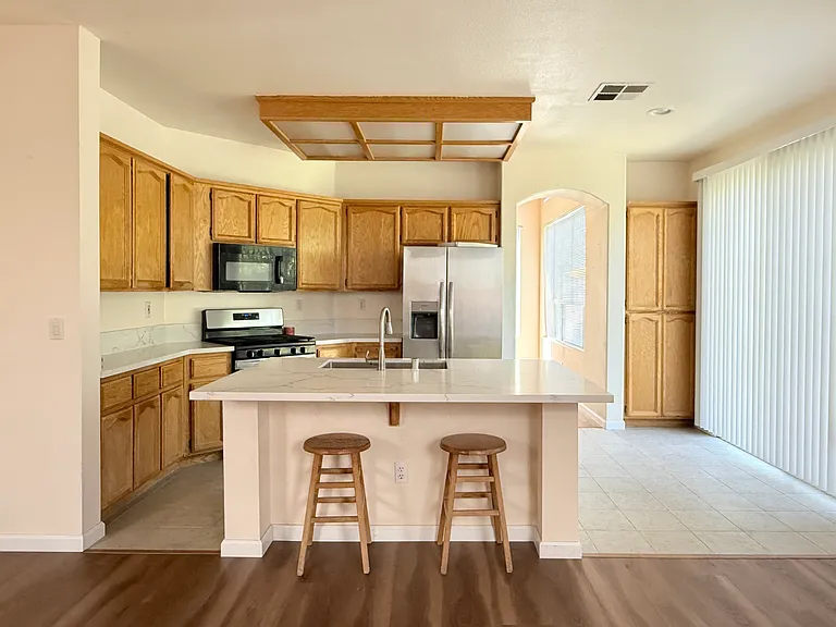 3324 E Island Ct — Photo 4