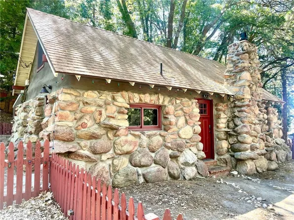 2775 View Dr, Running Springs, CA 92382