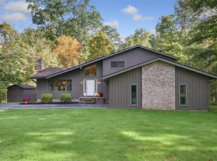 19145 Elizabeth Ln, Aurora, OH 44202