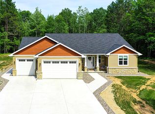 752 Maple Leaf Trl, Sobieski, WI 54171