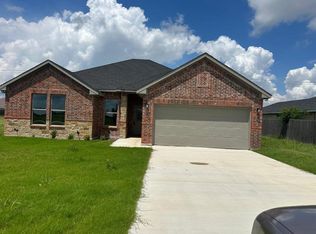 905 Harbor Point Rd, Mabank, TX 75156