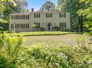 135 Raleigh Tavern Ln, North Andover, MA 01845