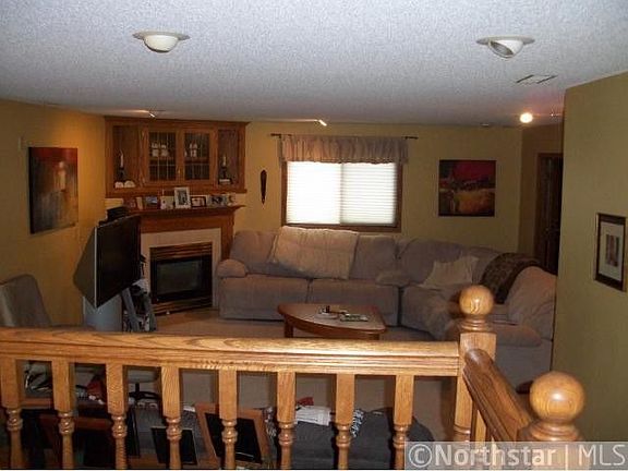 4th image of 4684 Hamlet Ave N