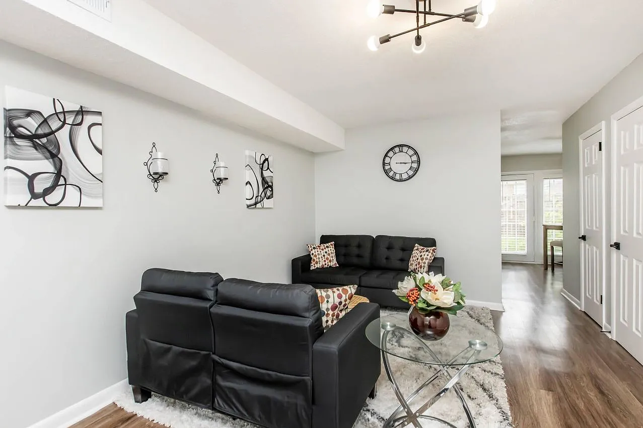2 bed, 1.5 bath, 1050 sqft, $1,405 — Photo 4
