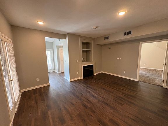 3rd image of 1002 Lucca Dr