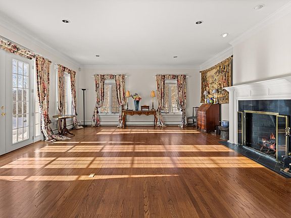 3rd image of 54 Upper Springs Road #56