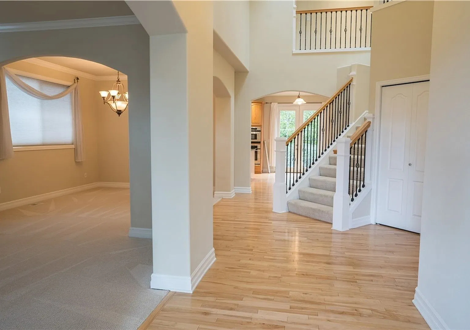 3Bd/2.75Ba Renton Home — Photo 2