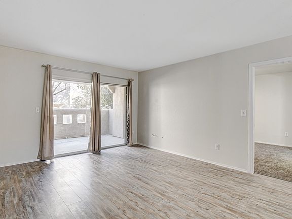 5th image of 1908 Desert Falls Ct Unit 101