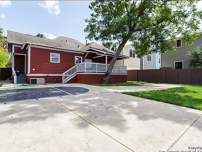 319 E Courtland Pl — Photo 16