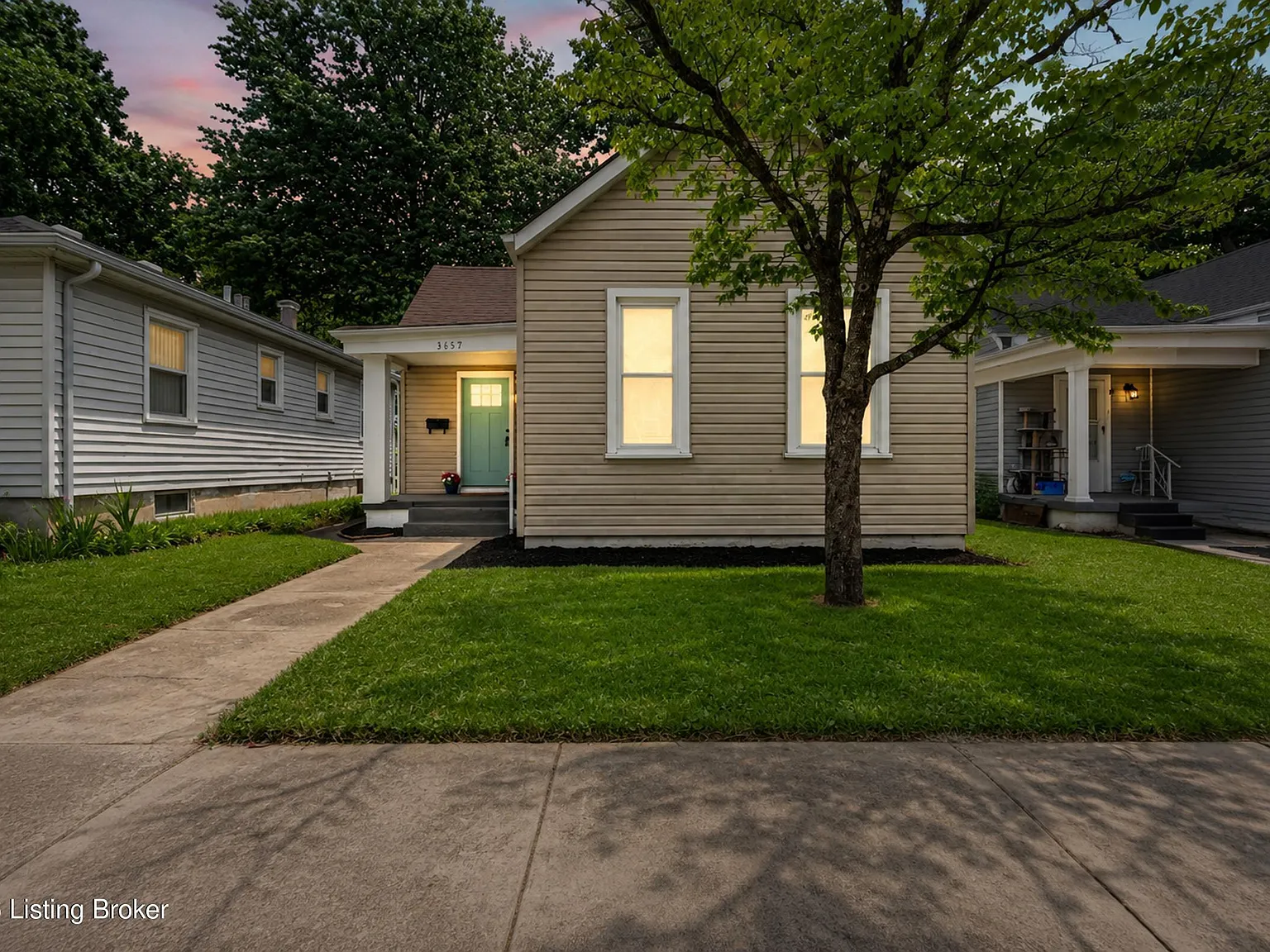 2 bed, 1.0 bath, 976 sqft, $1,400 — Photo 2