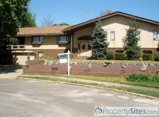 15 Corky Ct, Blue Point, NY 11715