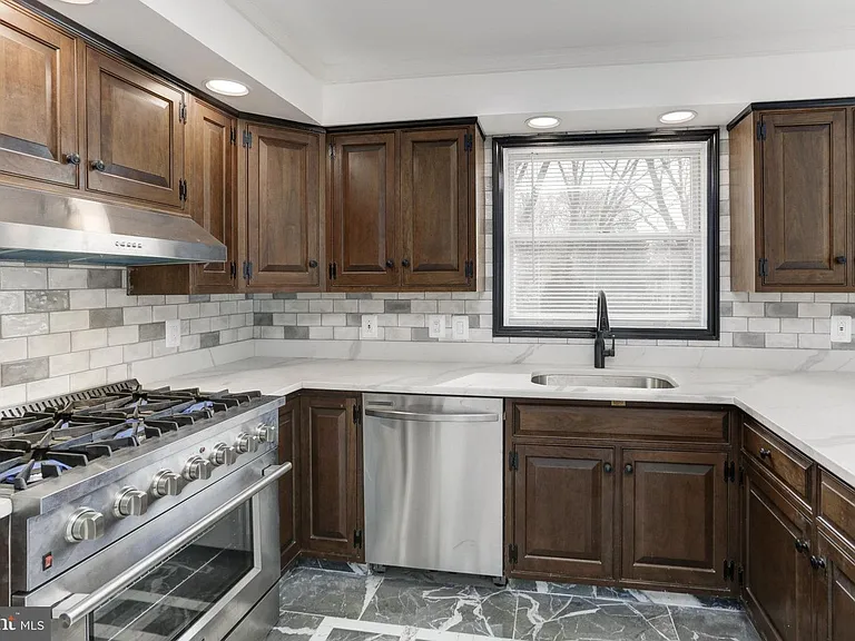 507 Duvall Ln — Photo 8