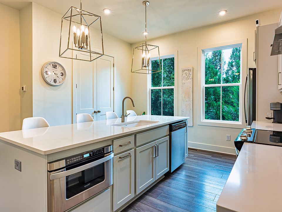 Enjoy a spacious, open-concept kitchen with abundant natural light and unobstructed views of the garden. Perfect for cooking, entertaining, or simply relaxing while taking in the serene outdoor scenery