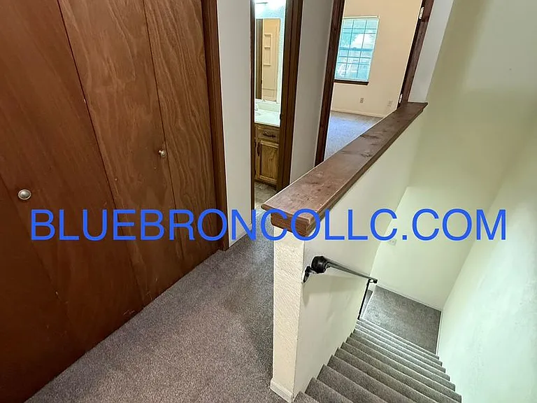 111 SW Oxford Pl — Photo 6