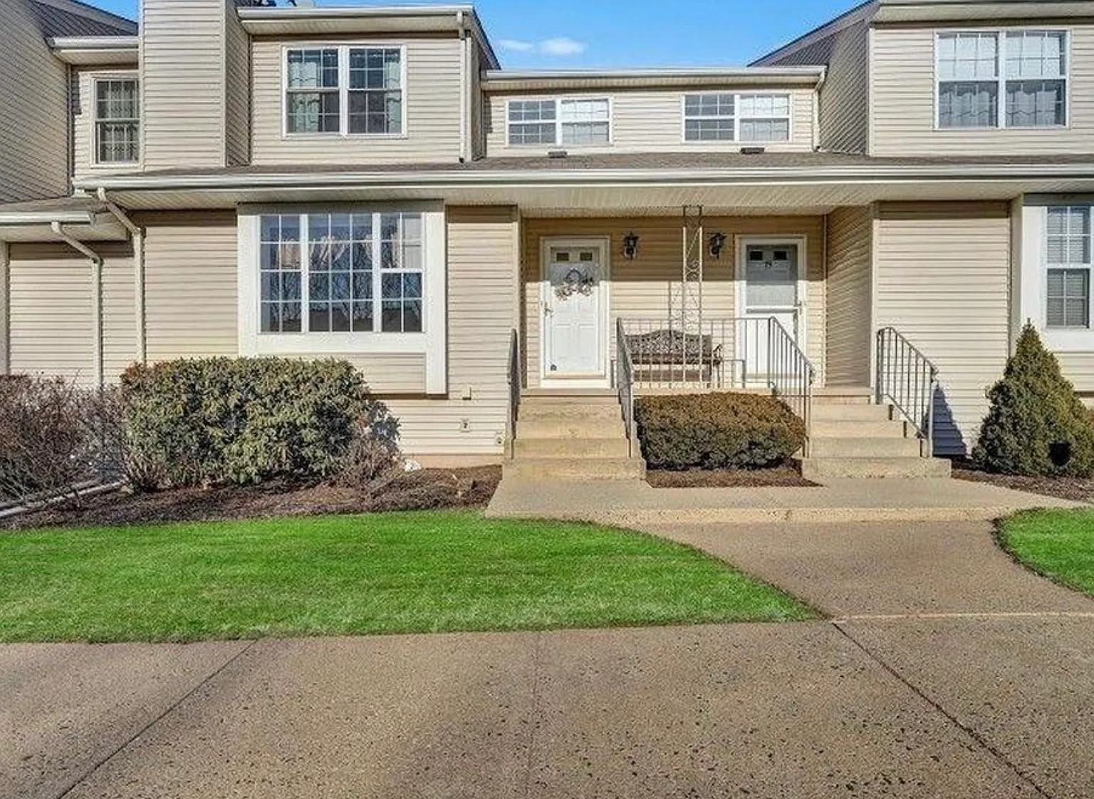 2 bed, 1750 sqft, $2,990 — Photo 1