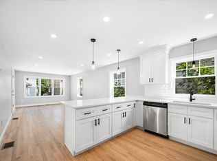 28 Grosvenor Ave #1, Providence, RI 02908