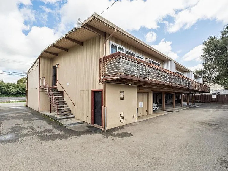 22555 Linden St #12 — Photo 34