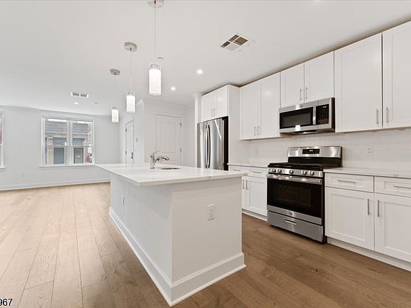 4th image of 10 Ward St #102B