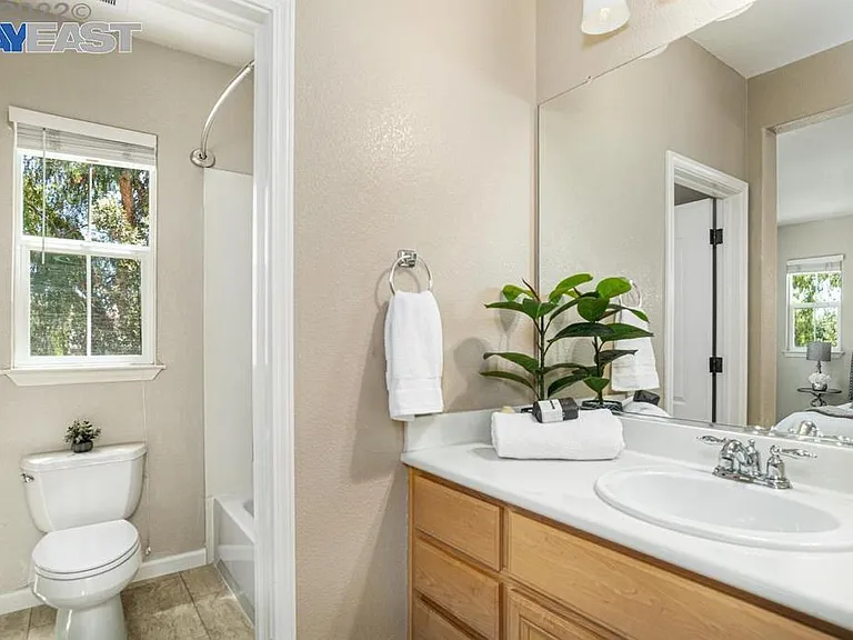 694 W Corazon Way — Photo 12