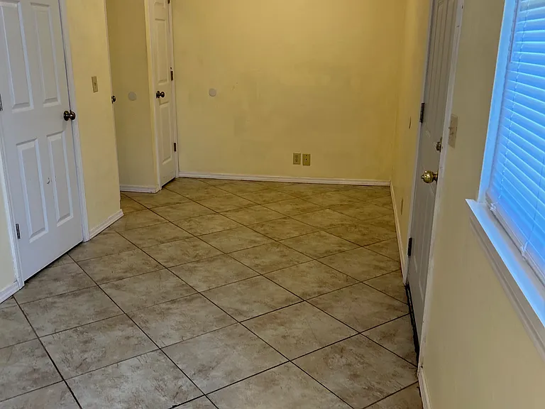 910 S Campbell Ave #2 — Photo 5
