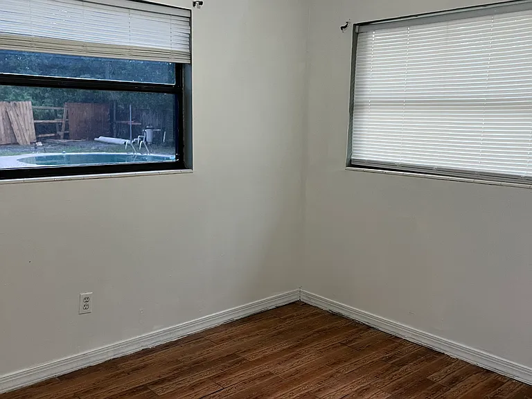 402 Edwin St — Photo 8