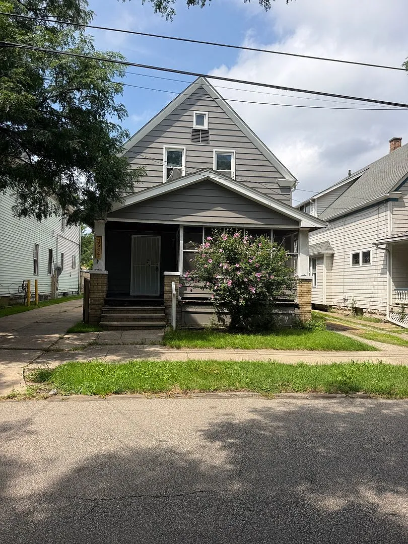 3 Beds - 2 Bath Single Family — Photo 1