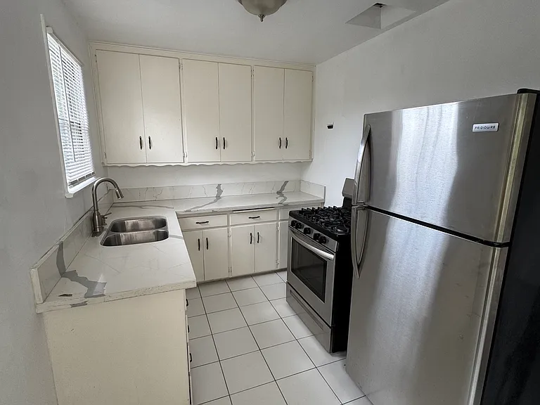 624 E Elk Ave #C — Photo 9