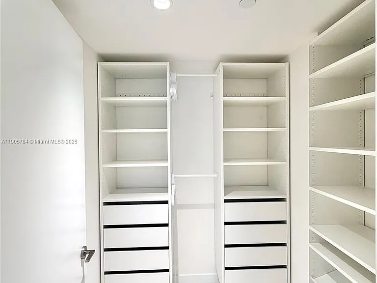 9901 E Bay Harbor Dr #505 — Photo 16