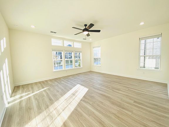 4th image of 9812 Derbyshire Dr