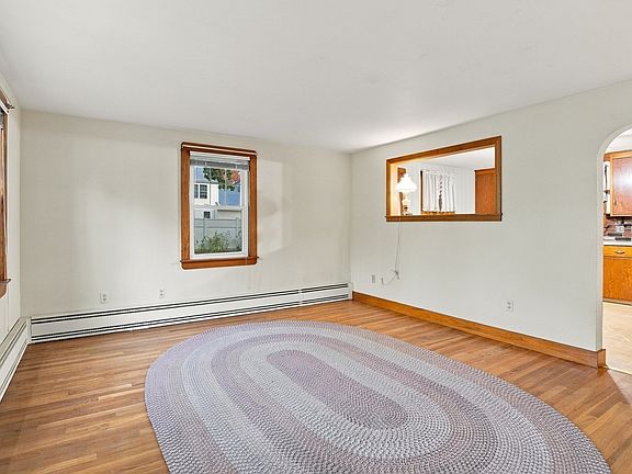 4th image of 147 9th St