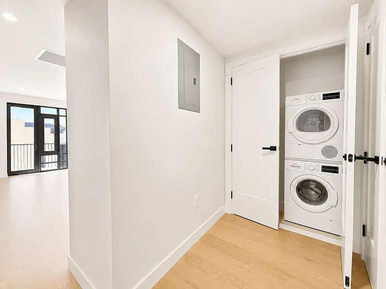 20-08 Steinway St #304 — Photo 6