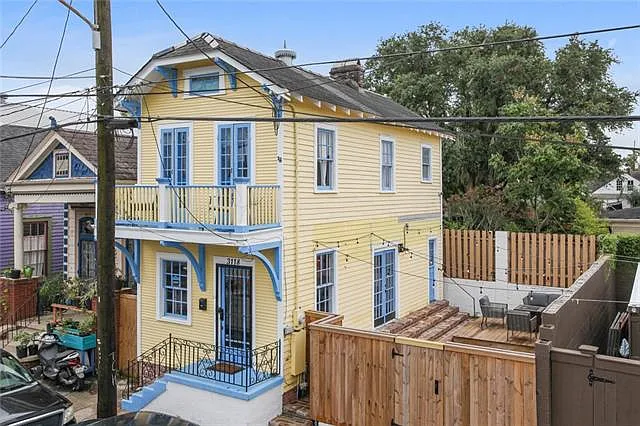 2 bed, 2.0 bath, 896 sqft, $1,200 — Photo 2