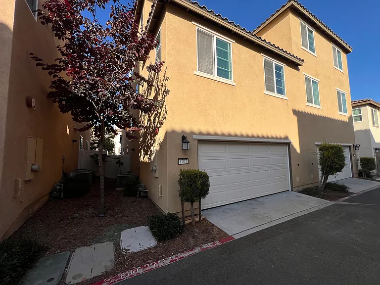 1707 Frangipani Ave — Photo 33