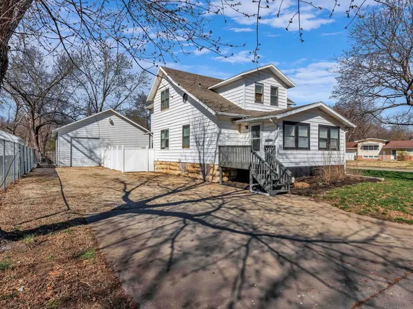 3716 SW Munson Ave, Topeka, KS 66604