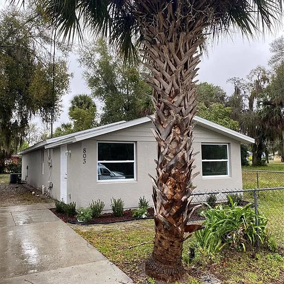 803 E Hazzard Ave — Photo 1